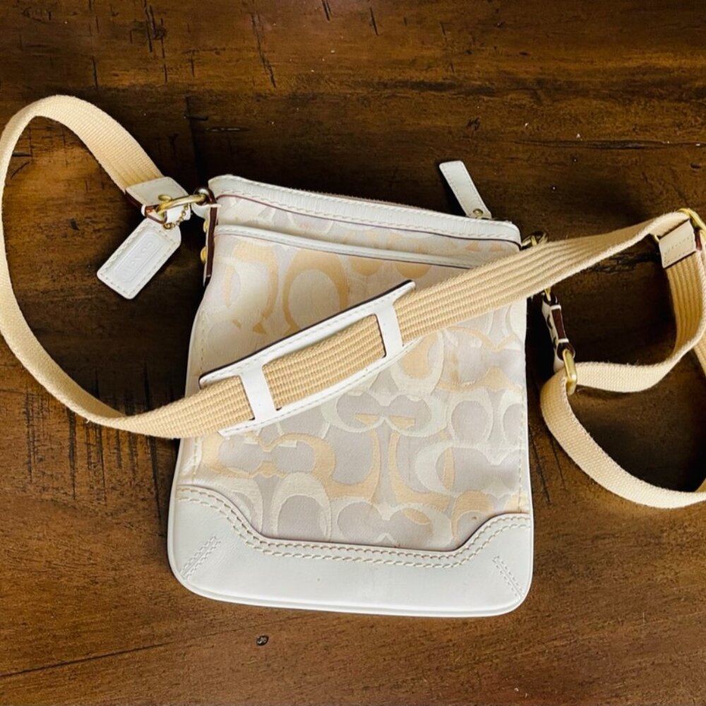 Coach Hampton Optic Signature Crossbody Swingpack Purse 10362